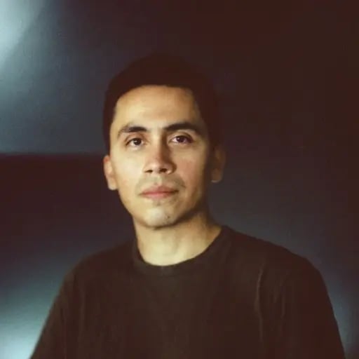 Román Alvarado Headshot